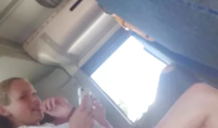 Dobry połów dłoń człowieka, który sex filmy starsze panie zniszczy go.