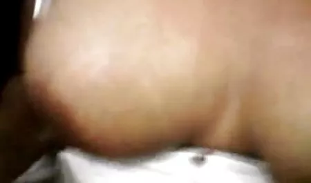 Studenci do biura starsze panie z młodymi chłopcami Leeds