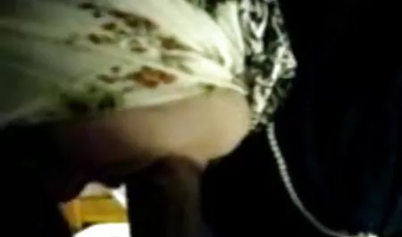 Kurwa z dildo Sarah Jesse Royal w centrum uwagi. starsze panie do sexsu