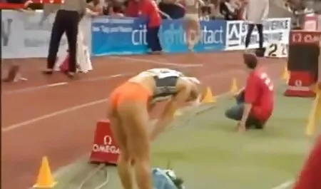 Piękne, darmowe filmy erotyczne starszych pan duże cycki przed kamerką