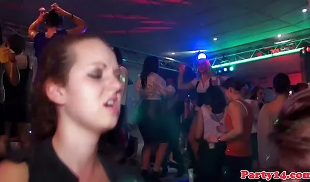 Trójkąt свингерство impreza erotyka starszych pan orgie